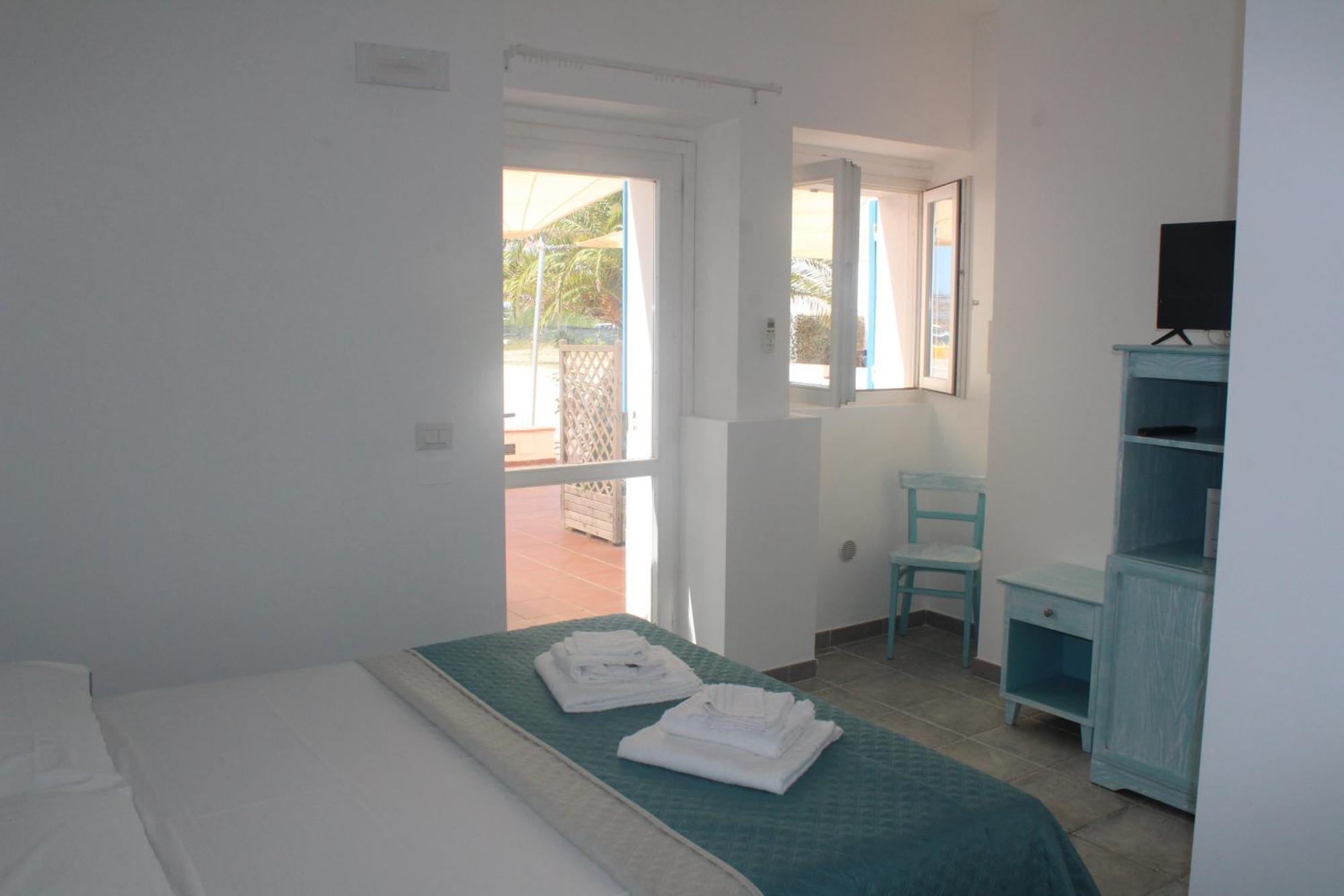 Vel Mari - Rooms On The Beach Альгеро Экстерьер фото